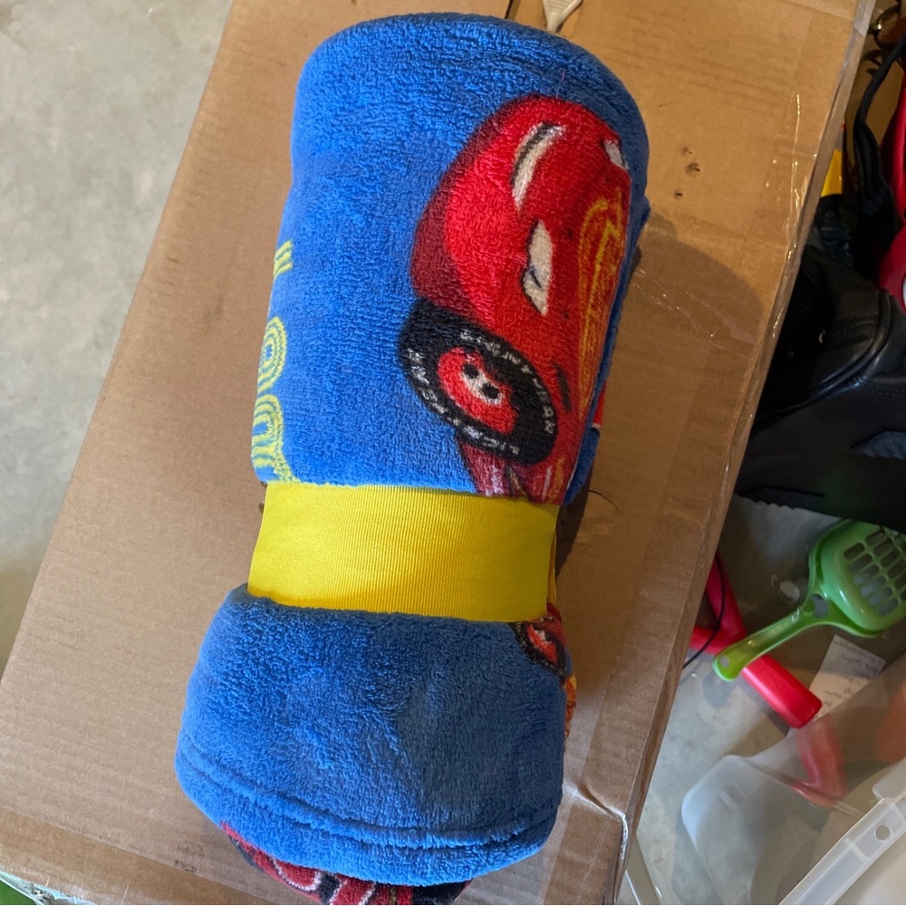 fleece throw blankets